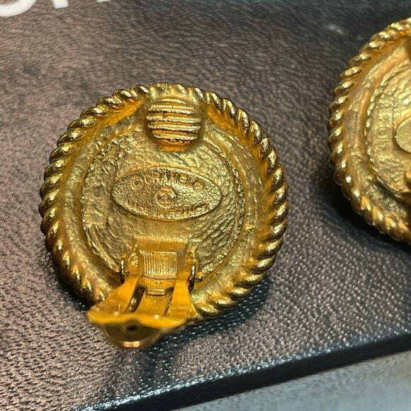 Chanel Gold Pearl Earrings - Picture 3 of 7